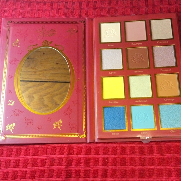 Centric Beauty Other - Disney Beauty and The Beast Belle Eyeshadow Palette